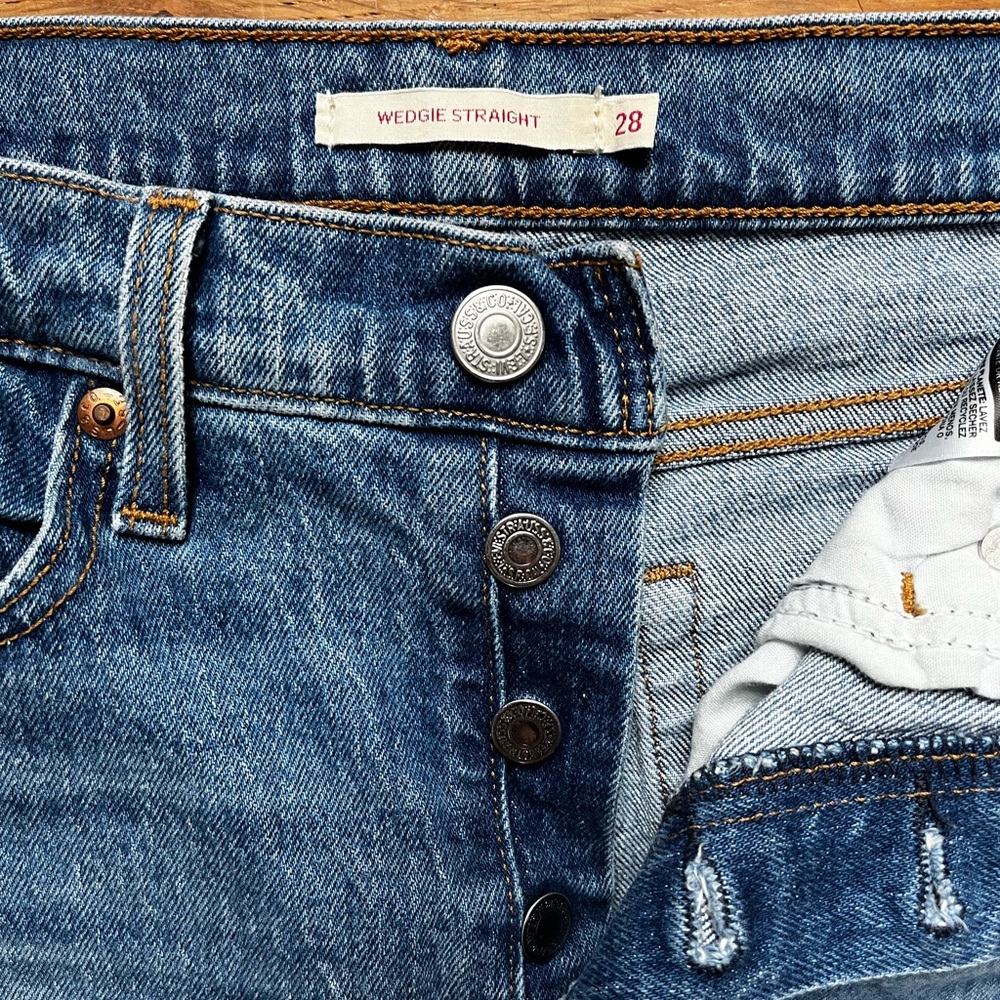 Levi’s wedgie strait jeans, 28